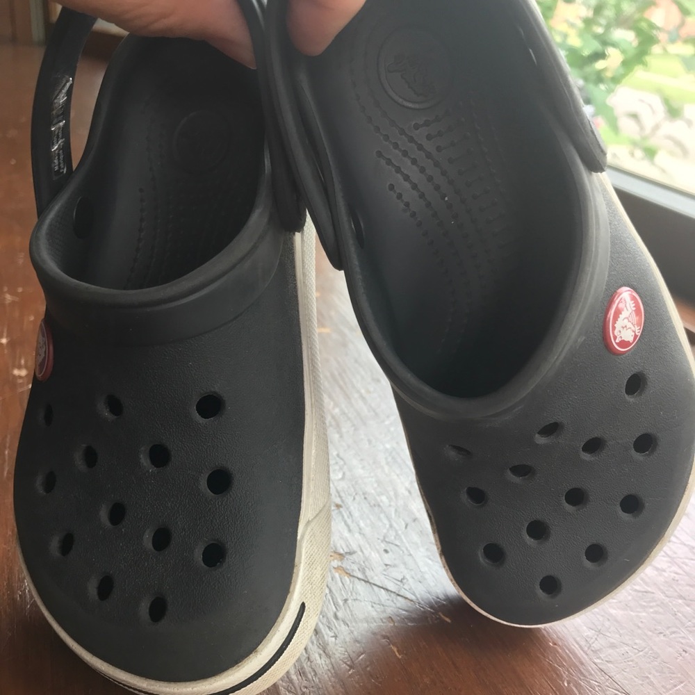 Kids navy crocs Sz 10/11
